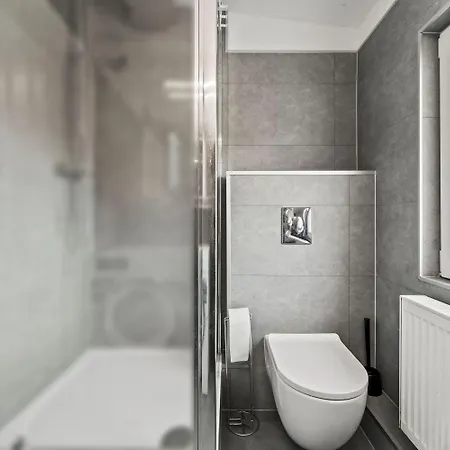 Апартаменты Chic & Modern In